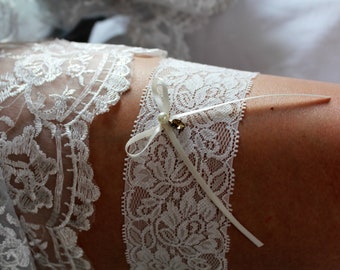 Bridal garter, wedding garter, soft light ivory lace, made to measure