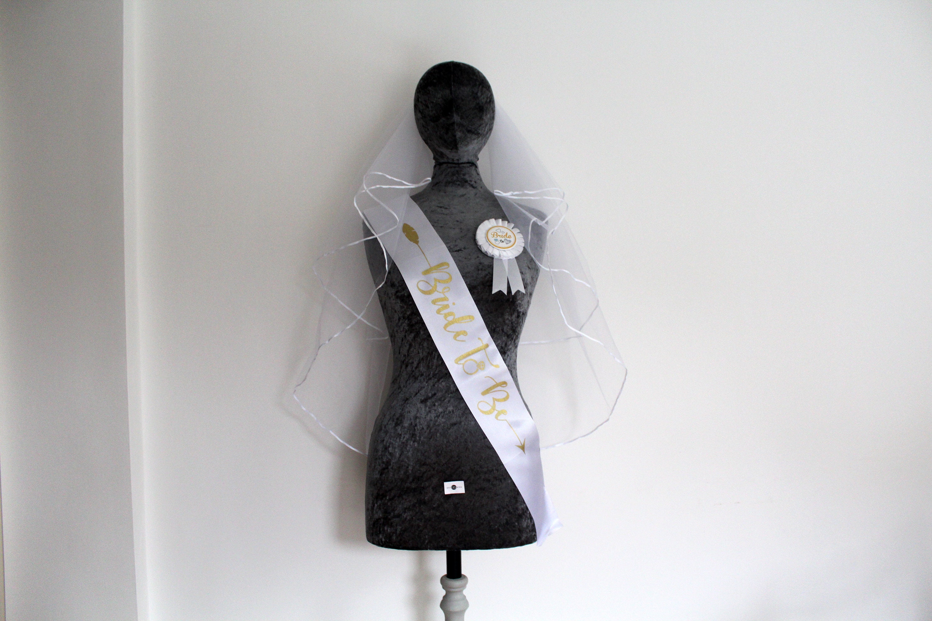 Hen do brides accessories bride to be sash bridal veil Etsy Nederland