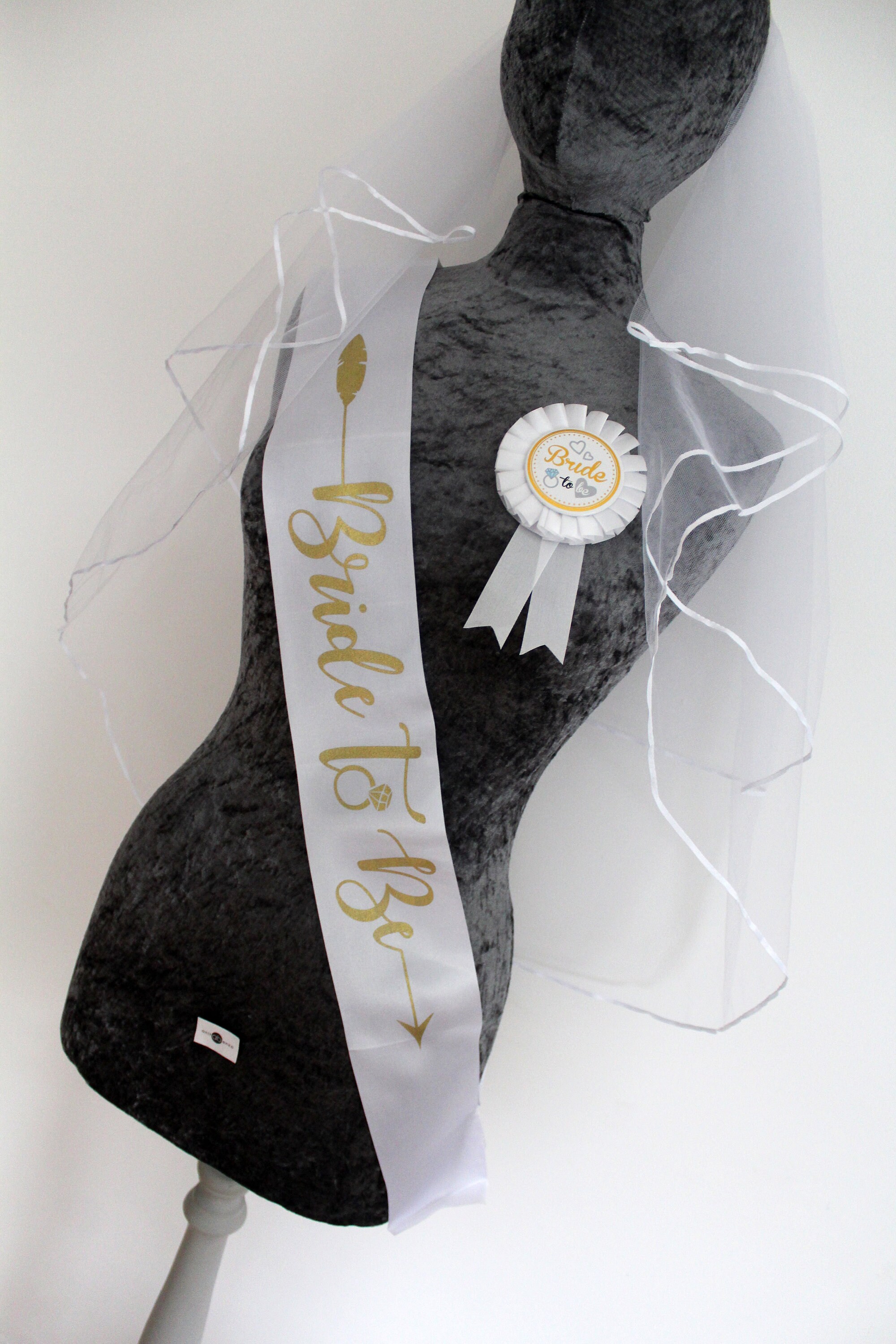 Hen do brides accessories bride to be sash bridal veil Etsy Nederland