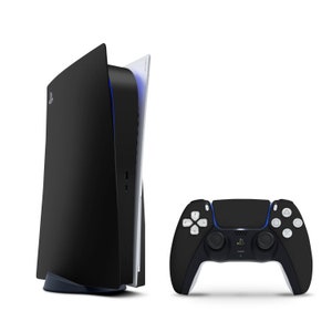 Könnte beinhalten: Eine schwarze PlayStation 5 Konsole mit einer weißen Disc-Laufwerkabdeckung und einem schwarzen drahtlosen Controller.