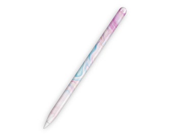Op de afbeelding: Een witte Apple Pencil met een roze en blauwe marmerprint.