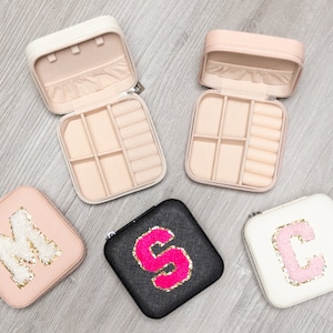 Estuche organizador de joyas de viaje con parche de chenilla brillante con letras universitarias / Regalo personalizado para adolescentes, mamás, damas de honor, mejores amigas