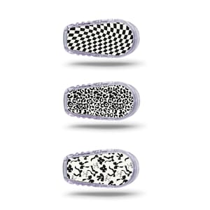 Könnte beinhalten: Drei verschiedene Designs für eine medizinische Geräte-Hautverkleidung. Die Designs sind schwarz-weiß kariert, schwarz-weiß Leopardenmuster und schwarz-weiß Schleifen.