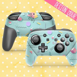 Könnte beinhalten: Zwei Nintendo Switch Joy-Con-Controller mit einem blauen und weißen geometrischen Muster. Das Muster enthält abstrakte Formen, Linien und Punkte. Die Controller befinden sich auf einem gelben Hintergrund mit weißen Punkten.