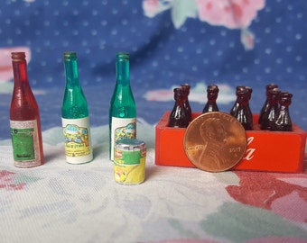 Miniatur Dollhouse Drinks Wine und Coca Cola Beverage Plastic Food und Drink Alkohol und Soda 1:12 Scale FS