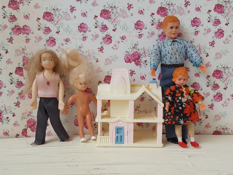 miniature dollhouse figures