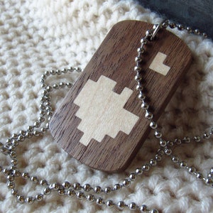 Collar de madera con forma de corazón de píxel, collar para gamers, joyería retro de madera, collar de videojuegos