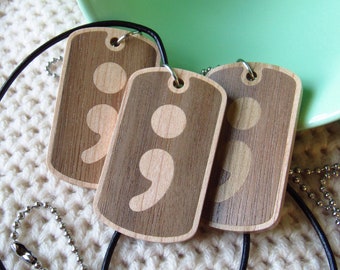 Collar de madera con punto y coma / Joyería para la concienciación sobre la salud mental