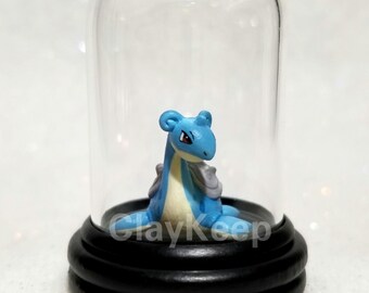 Figura de Pokémon en miniatura de Lapras en una cúpula de vidrio, figura de Pokémon de arcilla polimérica