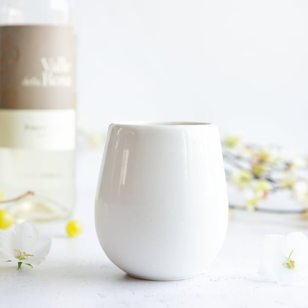 NA ZAMÓWIENIE - Ręcznie toczony porcelanowy kieliszek do wina, szkliwo czarno-białe, wykończenie satynowe/połysk