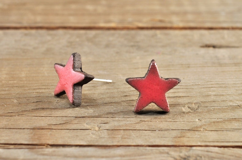 MINI glossy coral star stoneware stud earrings image 1