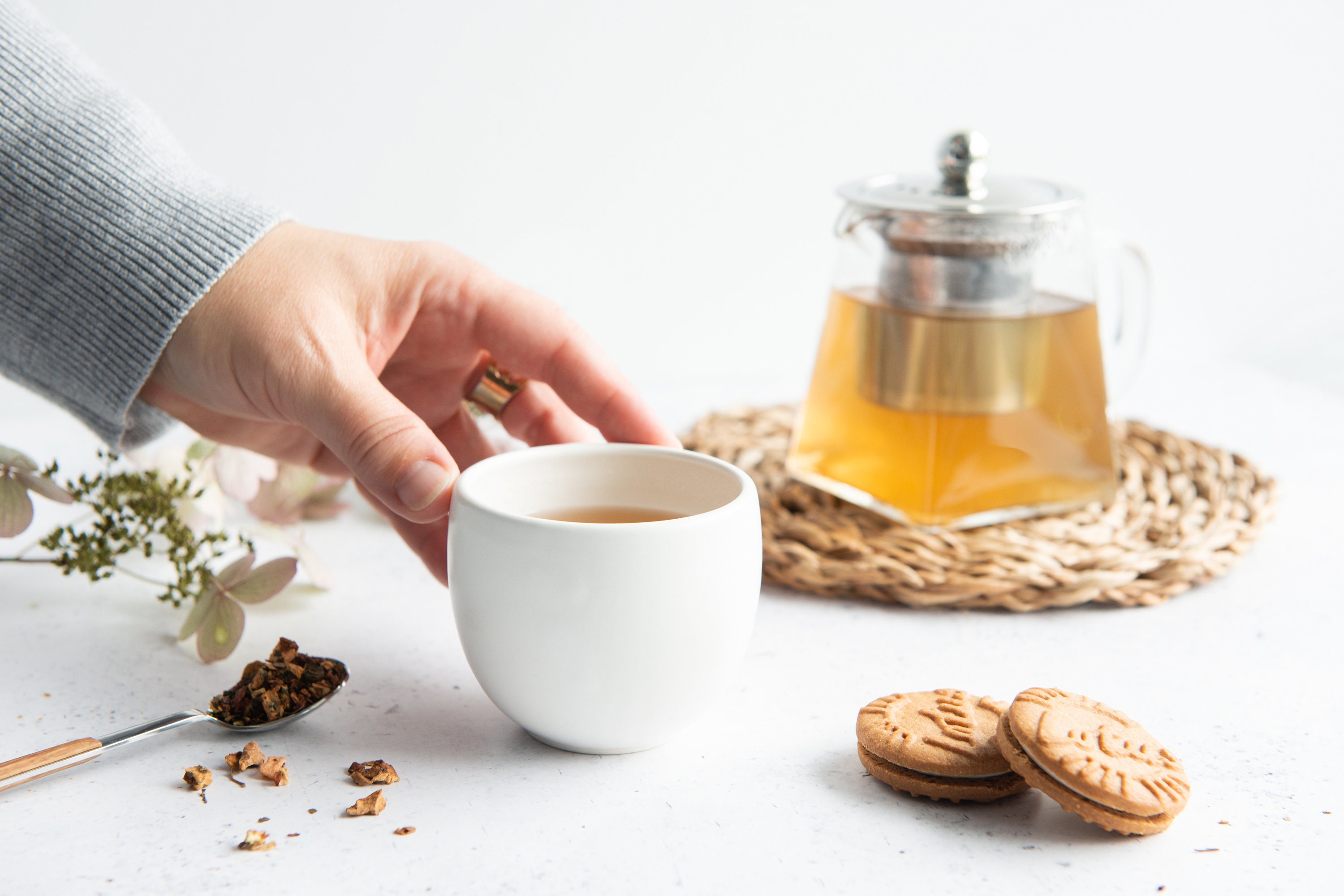 Gobelet à Espresso/Thé en Porcelaine Fait La Main Glaçure Noire ou Blanche, Fini Satiné Lustré