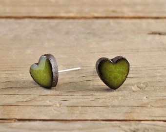 MINI glossy khaki heart shape stoneware stud earrings