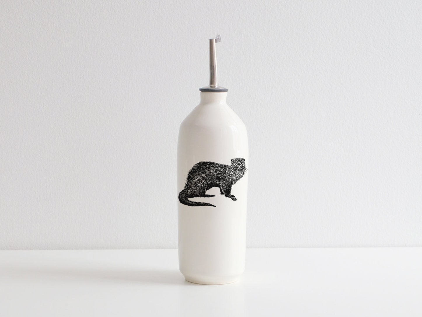 Huilier/Vinaigrier en Porcelaine Glaçure Blanche Lustrée Fait à La Main, Impression Dessin Loutre De