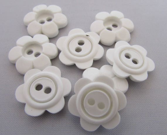 Flower shaped buttons - set of 10 buttons
