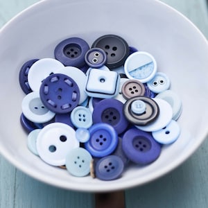 Gemischtes Knopf-Sortiment in Blau und Marine Farben Knöpfe in verschiedenen Größen 50g