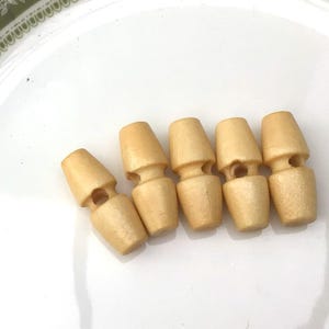 25 mm taillierte Holzknebelknöpfe