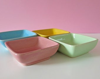 4 Pastellfarbene Servierschälchen / Anbieteschälchen / Keramik / Vintage / midecentury / Schalen Set / mit Körbchen / Pastell