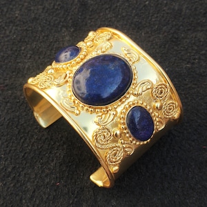 Bracelet jonc cabochons en lapis lazuli, bijoux en pierres précieuses naturelles, bracelet de créateur unique fabriqué à la main en laiton plaqué or pour elle