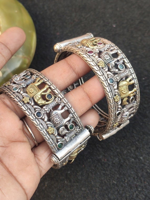 Bracelet Ancien Vintage En Laiton - Motif Fleurs Tribal - Inde (1900-1940) - Collection