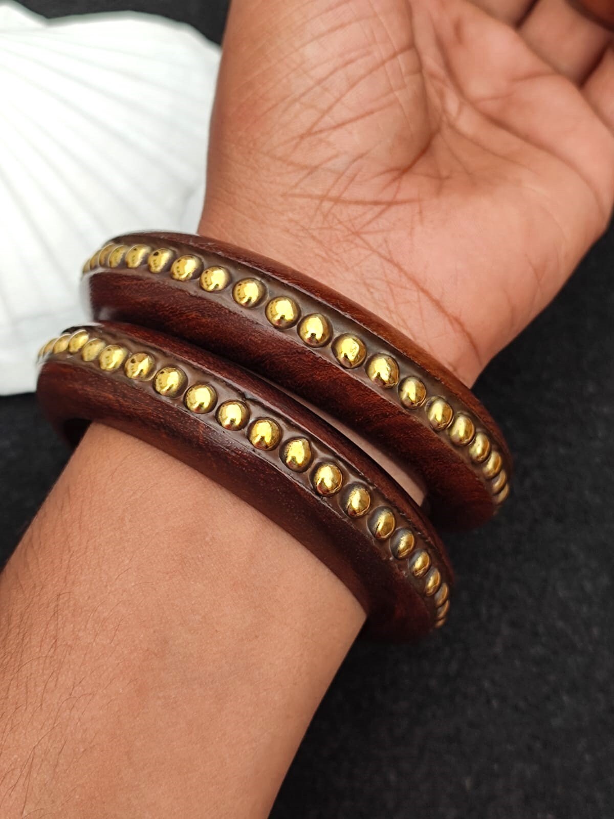 Bracelet Rigide En Bois Orné De Laiton - Bijou Ethnique Occasion En état Neuf