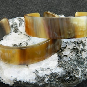 1 Piece Ethically Sourced Natural Buffalo Horn Bone Jewelry Horn Cuff Bangle Bracelet Purely Handcrafted Antique Look Vintage Style Gift