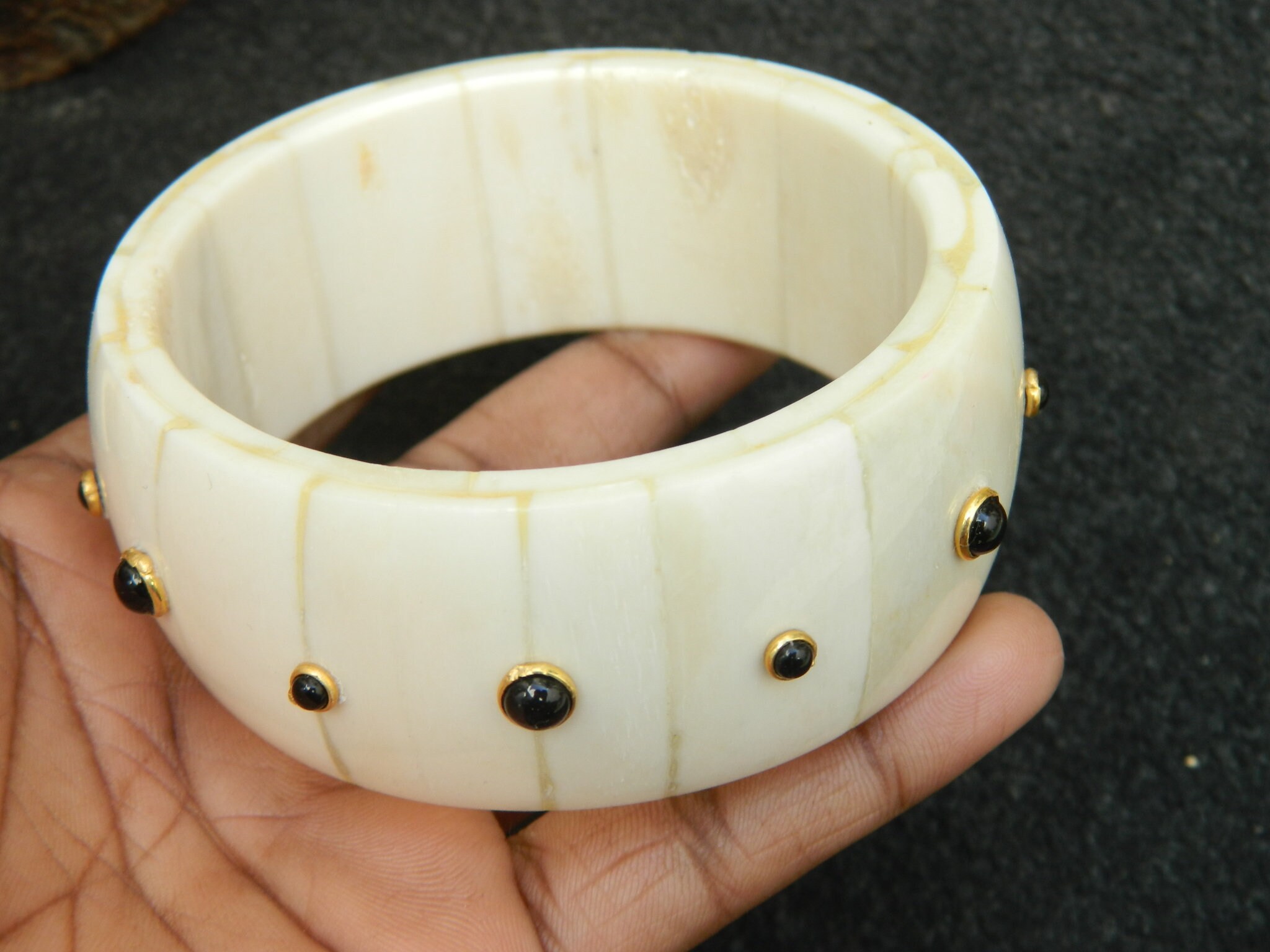宝石のアクセントが付いた手作りのホーンバングルブレスレット - Etsy 日本