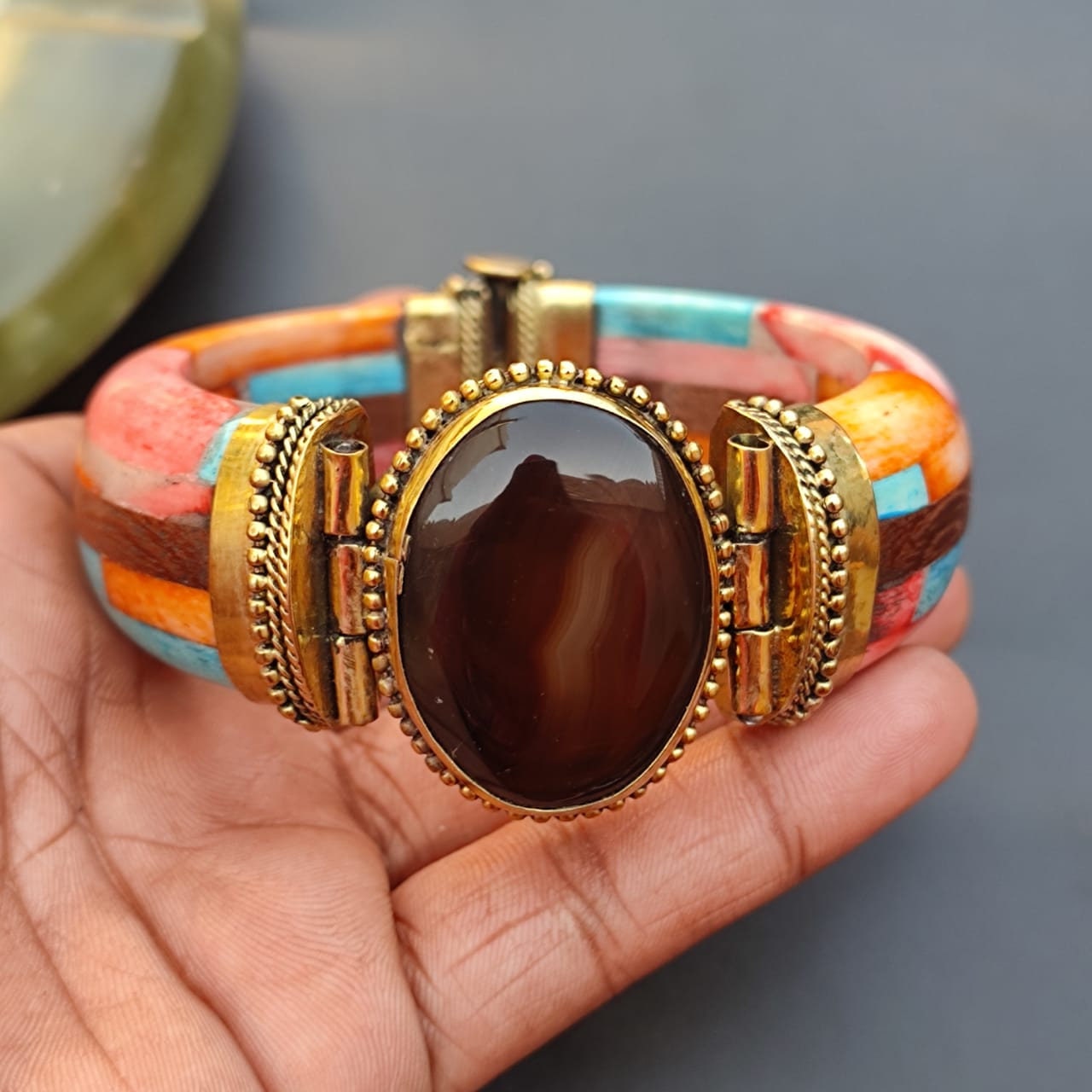 Avalaya Bracciale rigido in acrilico opaco arancione audace