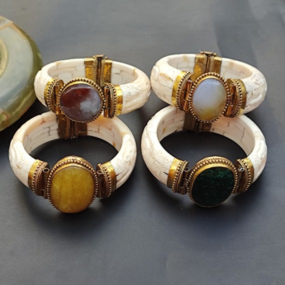 アクセサリー brass buffalo horn bangle Ethically Sourced Natural Buffalo Horn Jewelry 4 Pcs Set