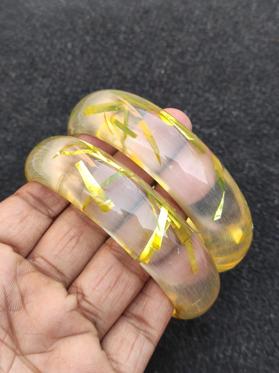 Handcrafted Yellow Resin Bangle Set: Retro Fashion Jewelry 