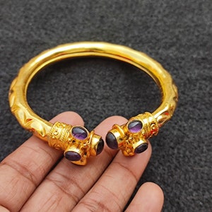 Lila Quarz synthetischen Stein Manschette Armreif vergoldet Messing Armreif Vintage-Stil Traditionellen Tribal Modeschmuck für sie