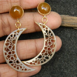 Horn Bone Jewelry Ethically Sourced Natural Buffalo Horn Carved Moon with Chalcedony Gemstone Earring Handmade Vintage Style Fashion Jewelry