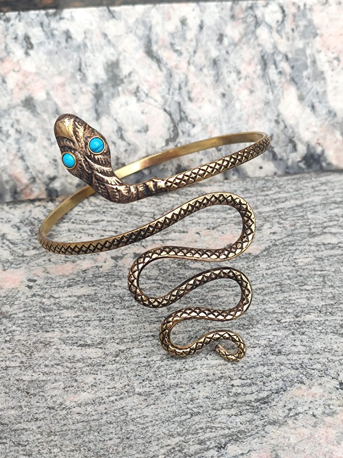 Bracelet Ancien Jonc Ouvert Plaqué Or Avec Serpent Et Cabochon Bleu - Occasion, Très Bon état