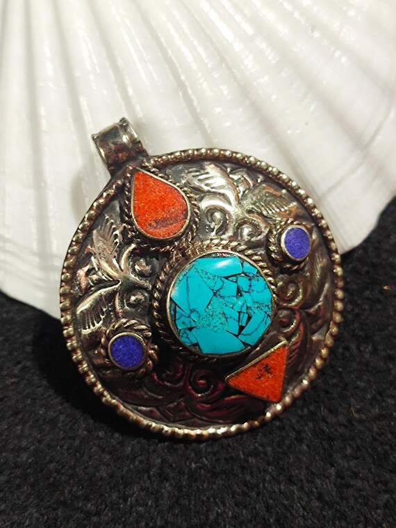 Pendentif En Argent Plaqué Avec Corail Rouge Et Turquoise - Fait Main En Inde, Neuf