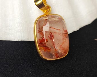 Colgante de cuarzo rutilado de cobre rojo, bisel chapado en oro (25-30 mm)