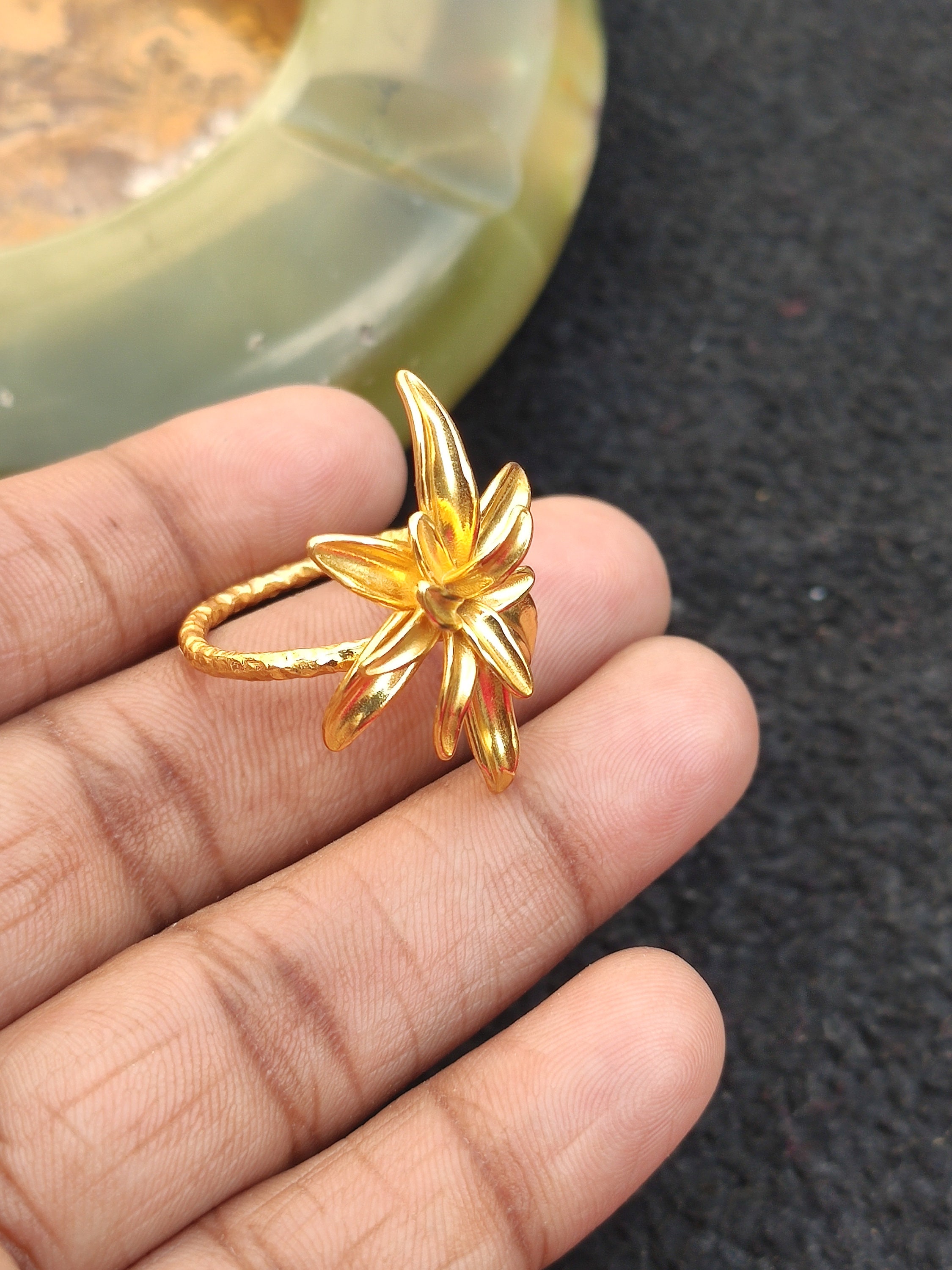 Gold Flower Ring, Vintage Floral Brass Ring, Size 8 - Etsy