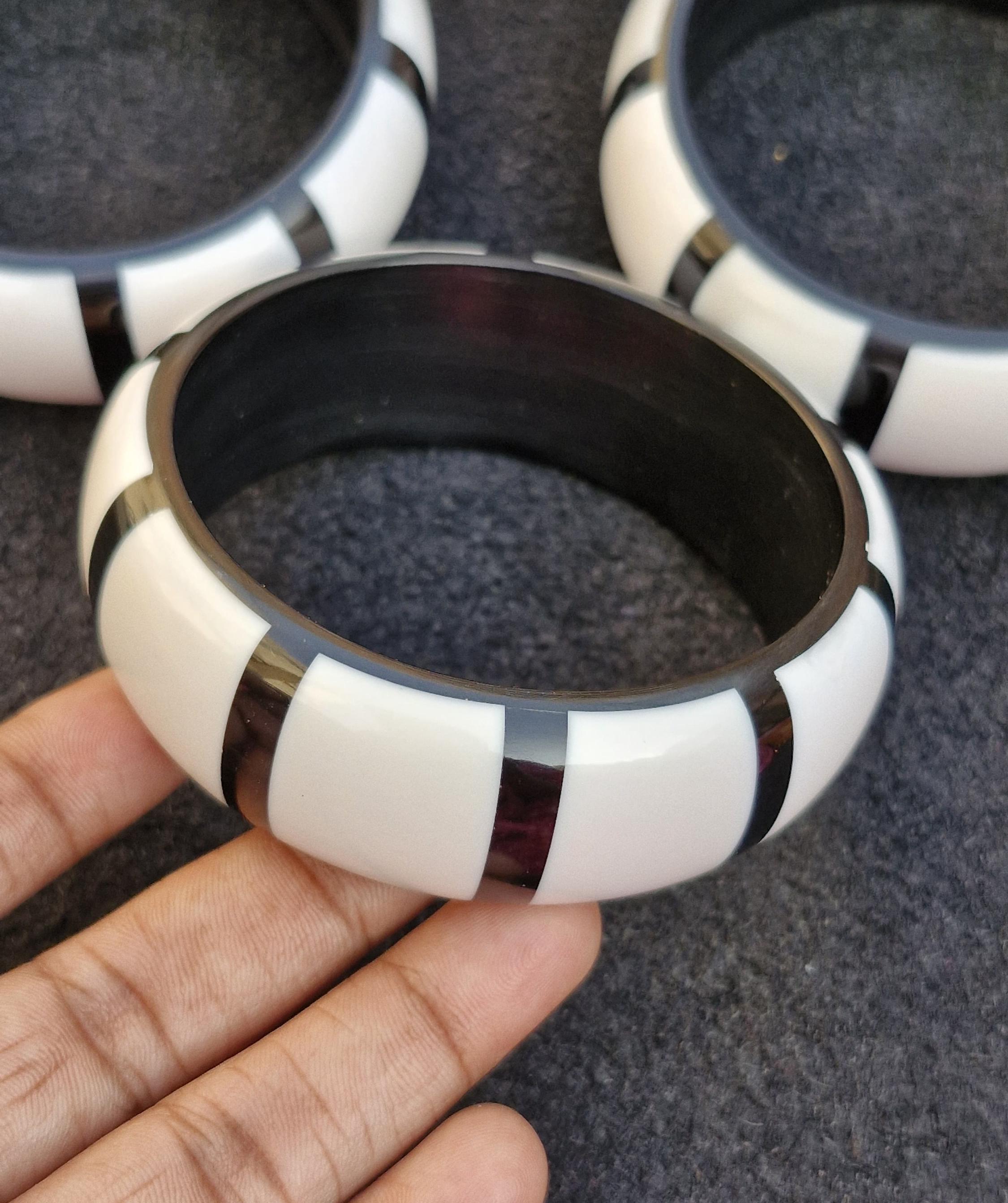 ブラック＆ホワイト樹脂バングルブレスレット、レトロな幅広アクリル 