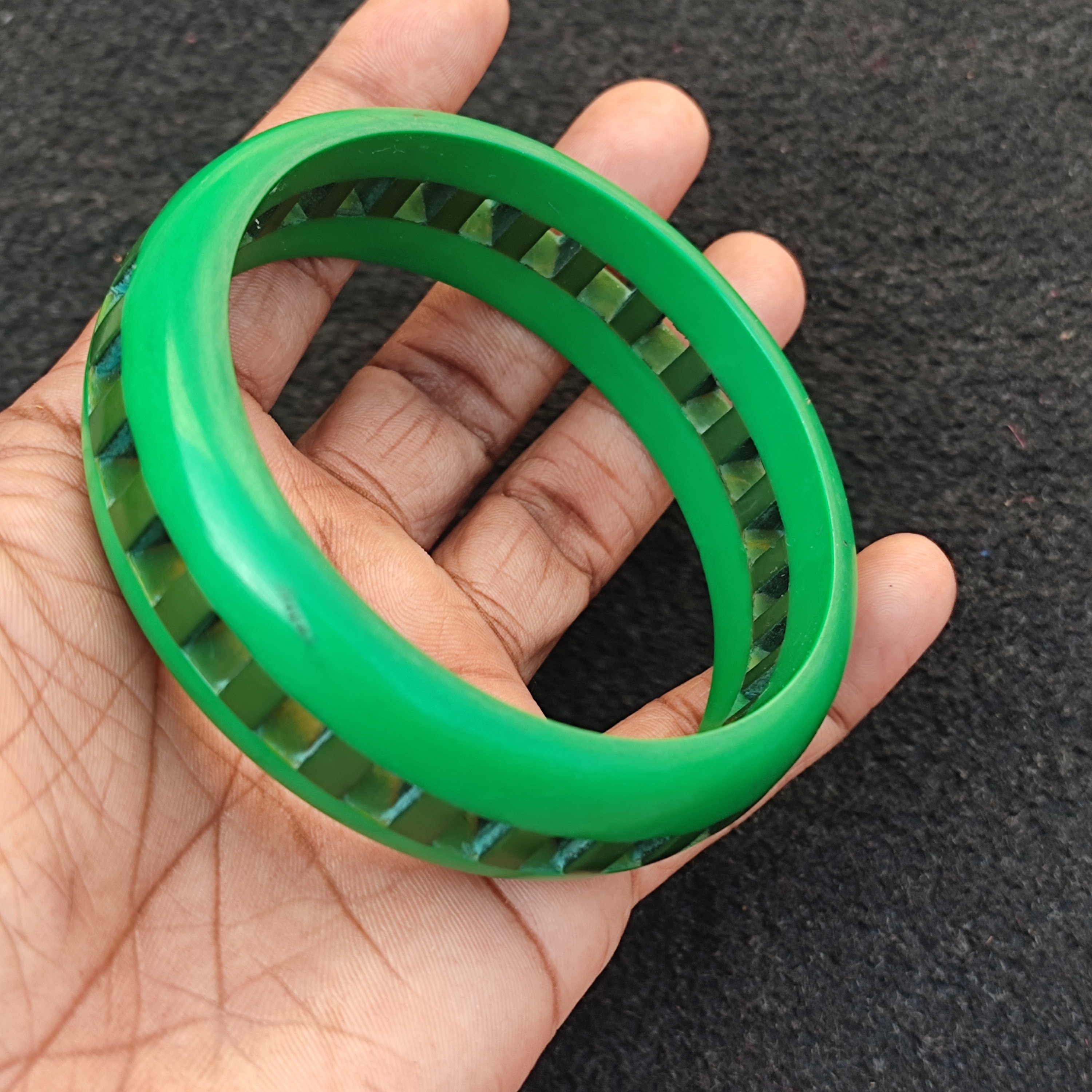 Bracelet Jonc En Résine Verte Esprit - Finition Acier Inoxydable Or, Style Bohème, Neuf Avec étiquettes