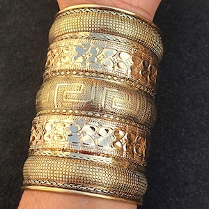 Handcrafted Brass Cuff Bangle: Antique Indian Jewelry