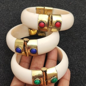 Harz-Messing-Armreif mit mehrfarbigen synthetischen Stein-wunderschöne einzigartige Sammlung zu öffnender Armreif-handgefertigter antiker Blick Schmuck
