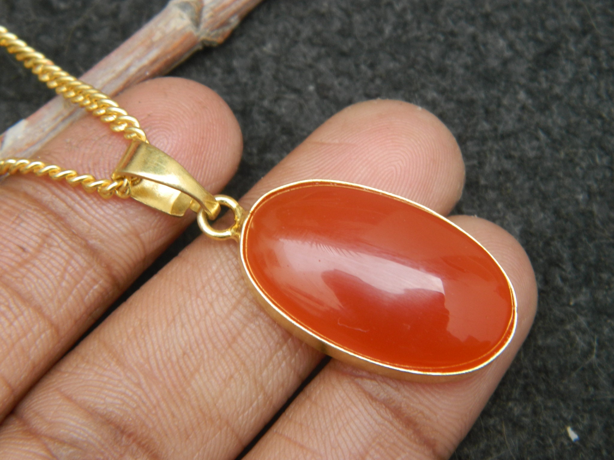 Gold carnelian best sale pendant