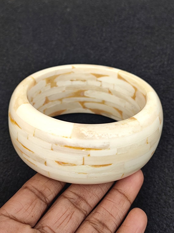 Bracelet Ancien En Véritable Corne Sculptée à La Main - Élégant Et Unique - Occasion