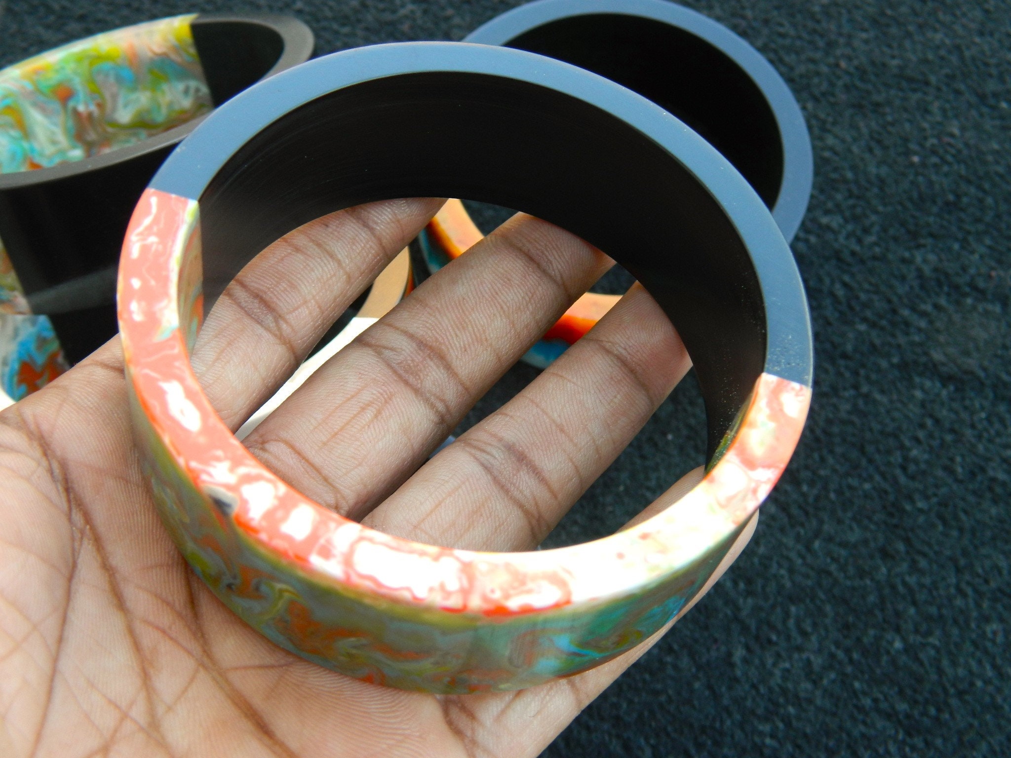 6-teiliges Harz Armreifen Set - Boho Armbänder 3 Größen Braun