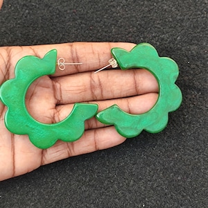 Green Resin Hoop earring Flower Shape Hoop Acrylic earring Chunky Hoop Handmade Boho modern Earring Trendy Jewelry Gift for Women & Girl
