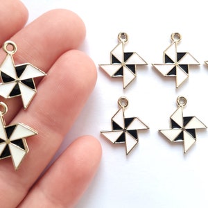 5/10pcs Black and white Pinwheel spinner charm - windmill pendants - jewellery making