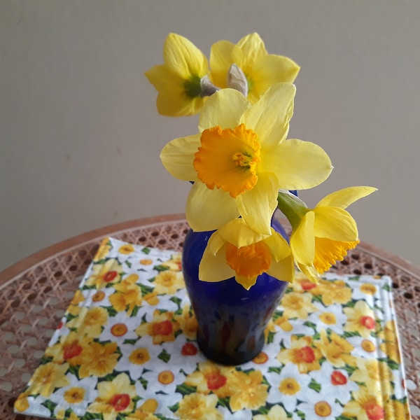 Daffodil Mug Rug - Snack Mat - Vase Mat