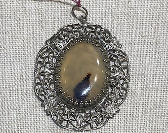 Agate Looking Stone in 1930s Filigree Setting Pendant