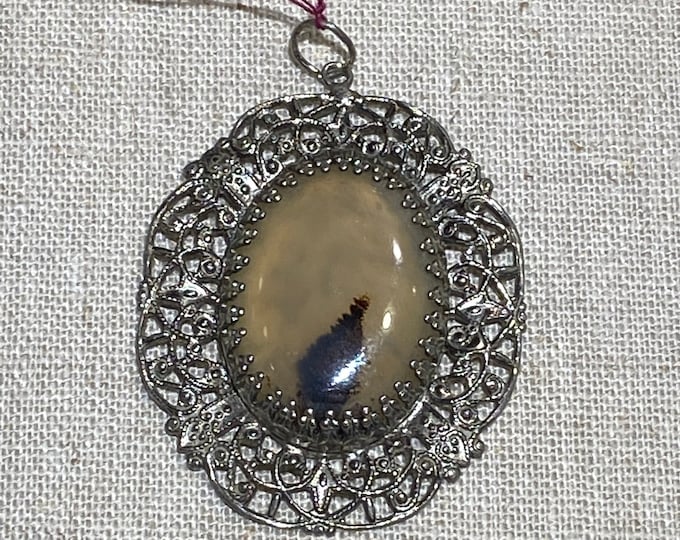 Agate Looking Stone in 1930s Filigree Setting Pendant