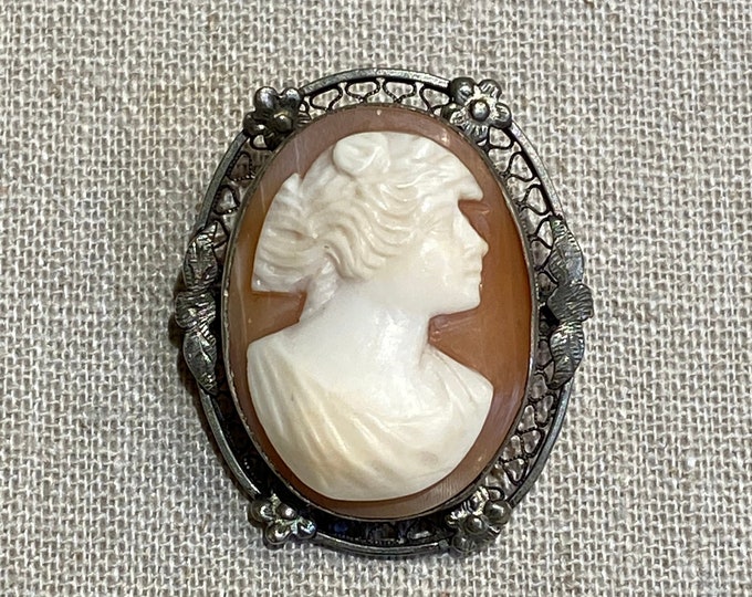 Hand Carved Shell Cameo Portrait Brooch in Filigree Frame