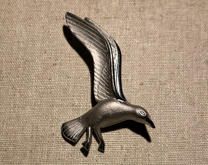 Signed Giovanni Silver Finish Figural Bird or Seagull in Flight Brooch